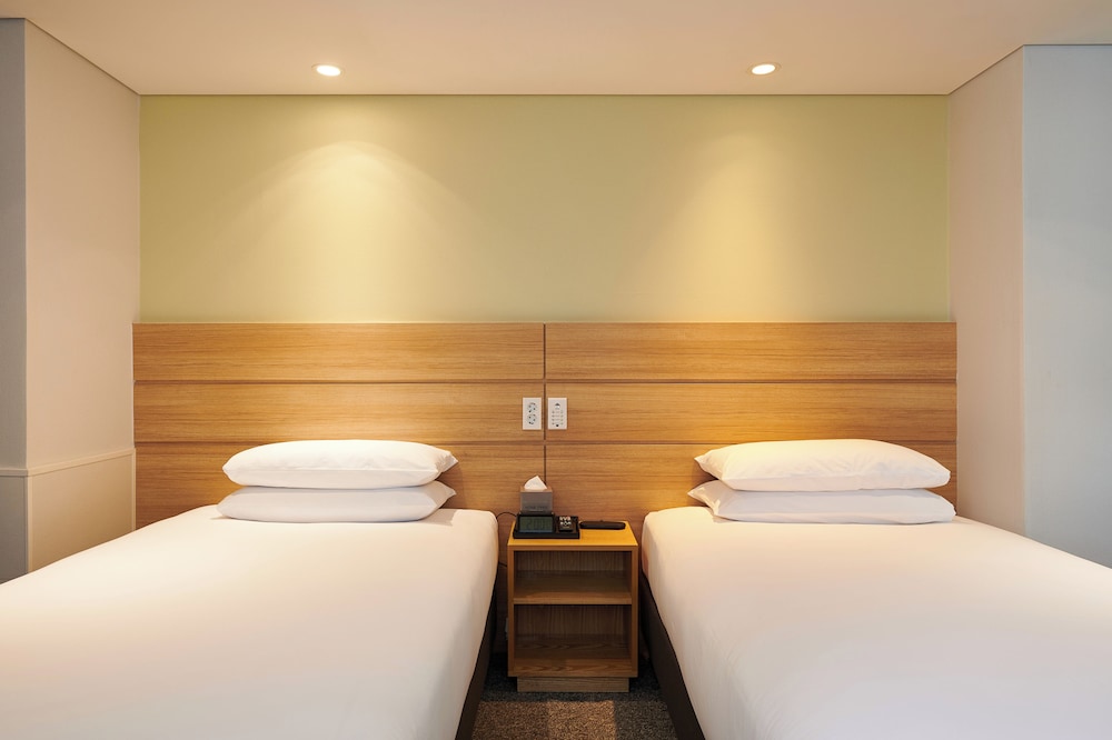 Deluxe Twin Room, Accessible (2 Single Beds) photo 3