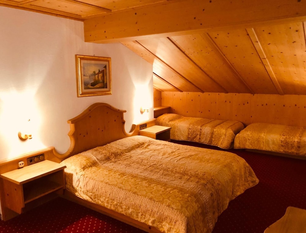 Classic Triple Room, Balcony, Mountain View photo 2