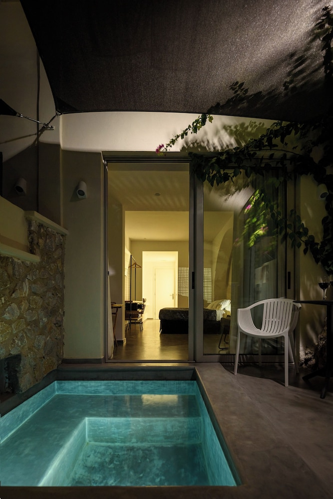 Junior Suite, Jetted Tub - Photo 14