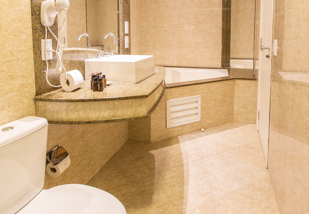 Executive Suite - Photo 3