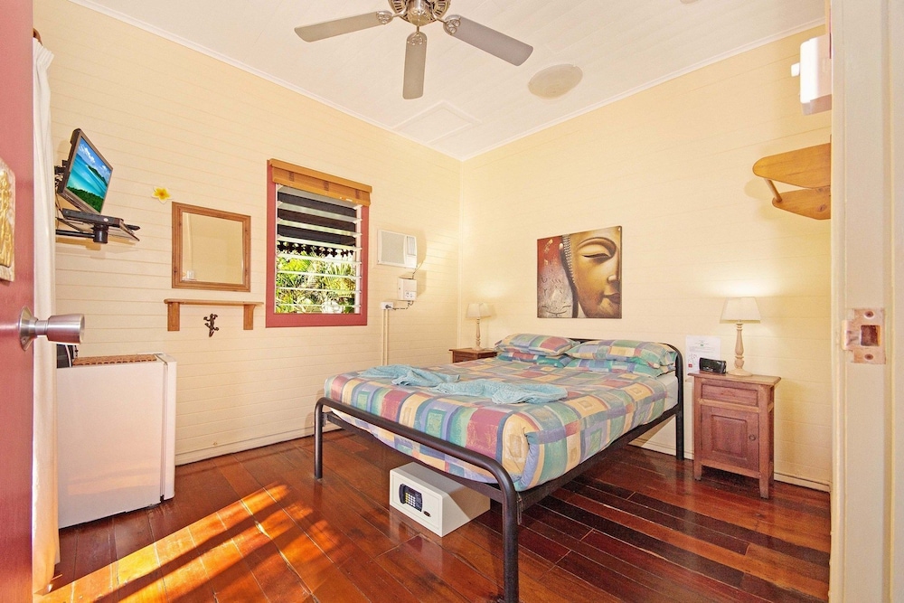 Standard Room, 1 Queen Bed, Refrigerator photo 1