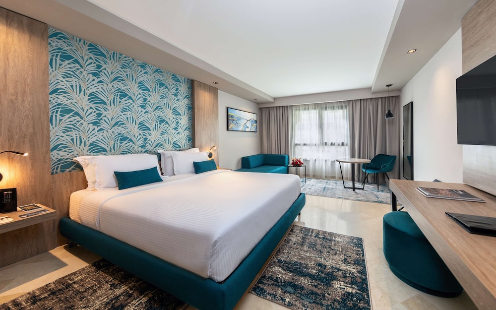Business Room, Multiple Beds - Photo 2