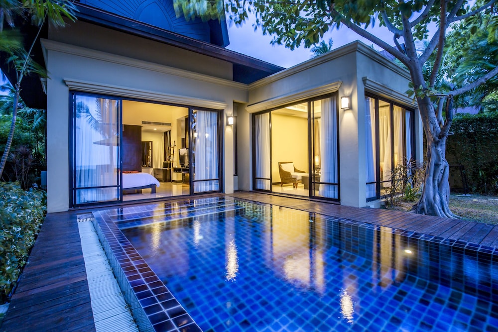 Beachfront Deluxe Villa Private Pool photo 3