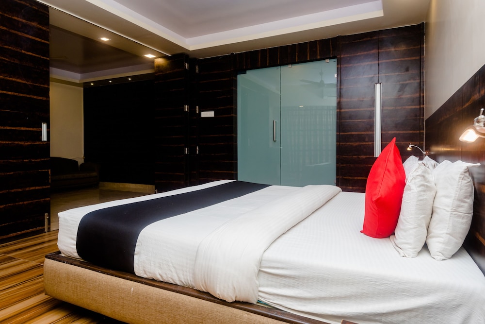 Suite, 1 King Bed photo 1