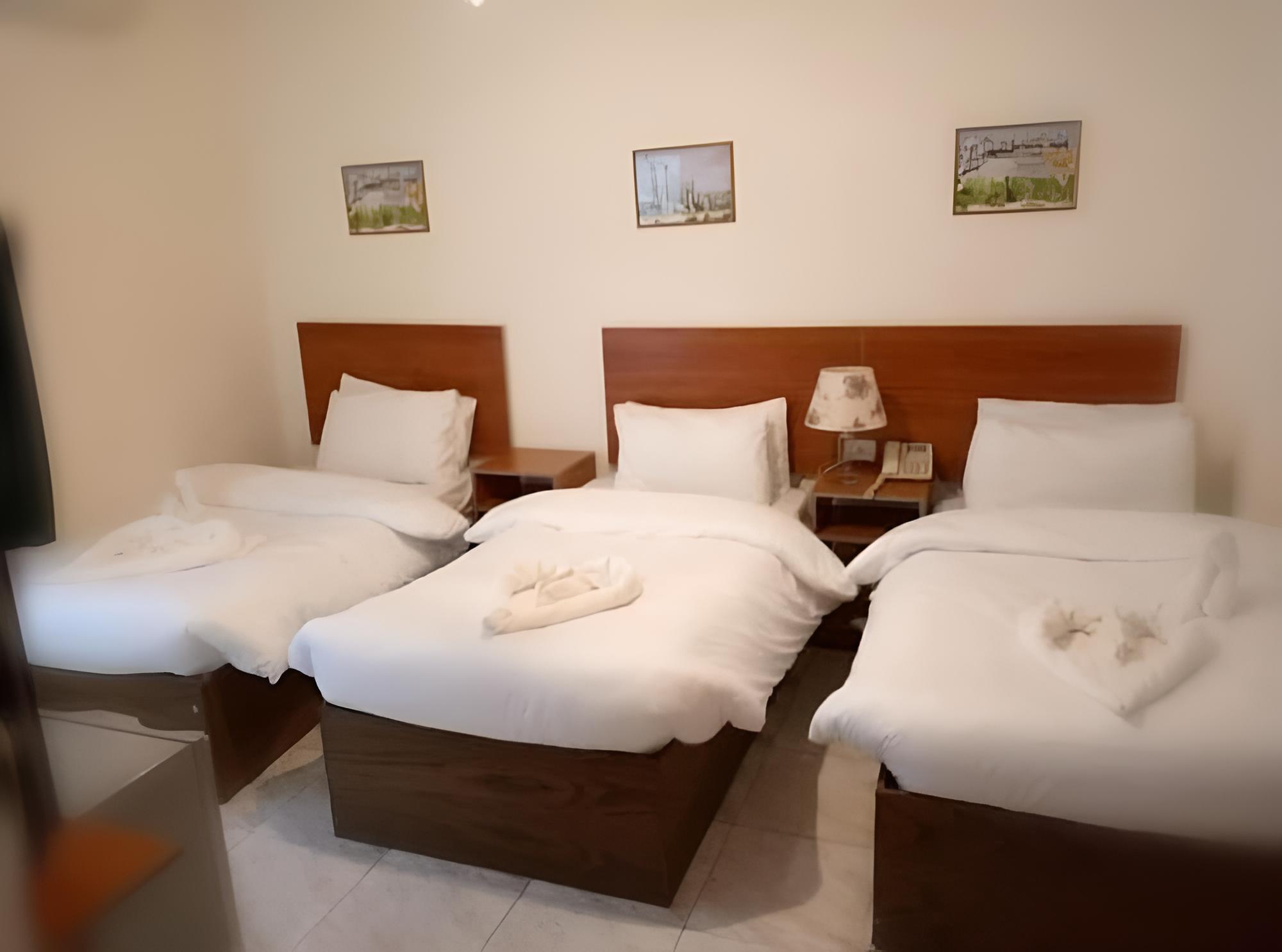 Double Room - Photo 16