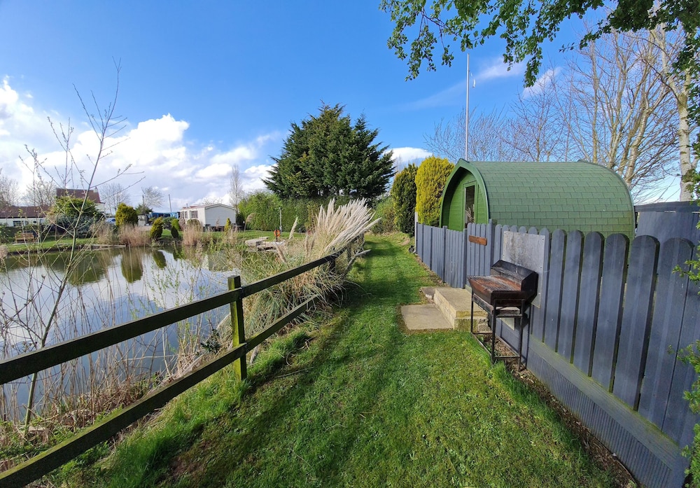 Classic Cabin, Lake View (Barn Owl - Glamping Pod) - Photo 8