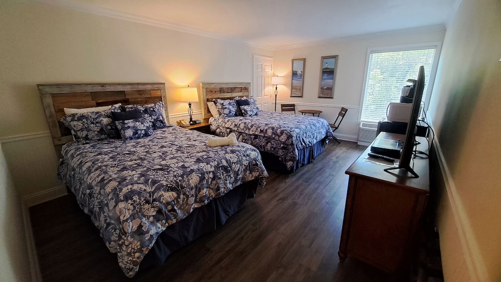 Two Queen Room 212