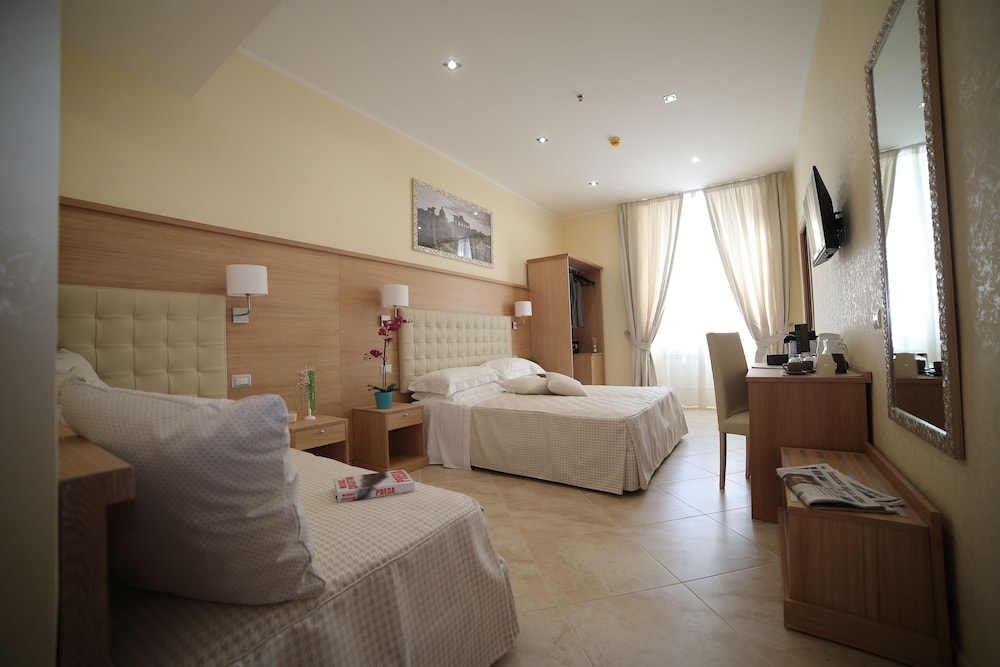 Room, Balcony, City View photo 2