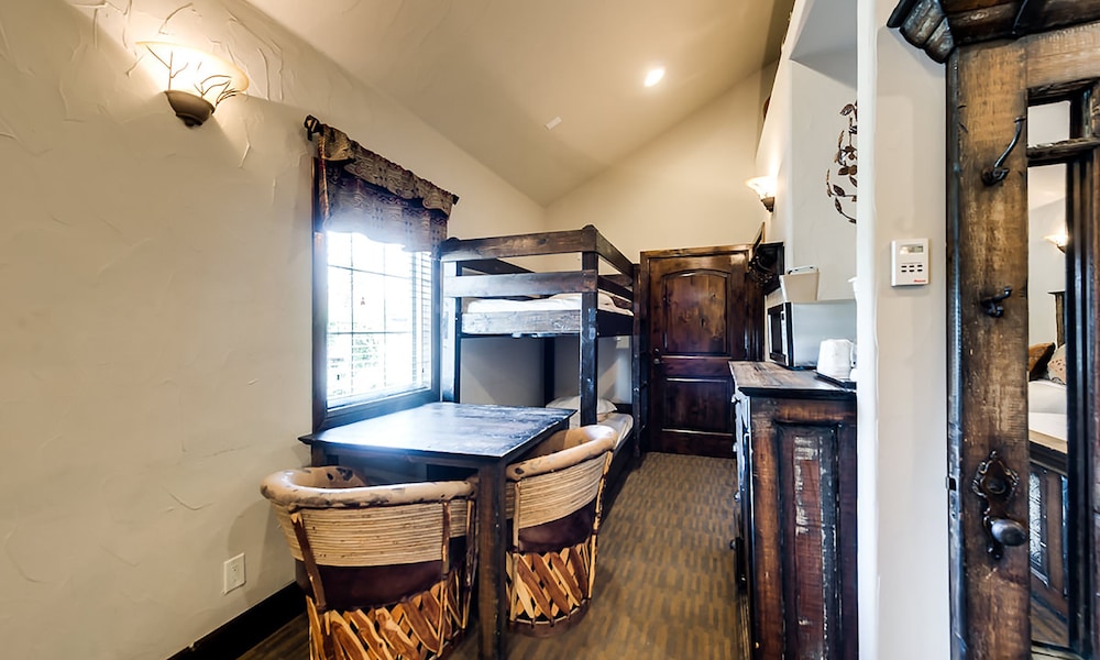 Premium 2 Queen Cabin photo 2