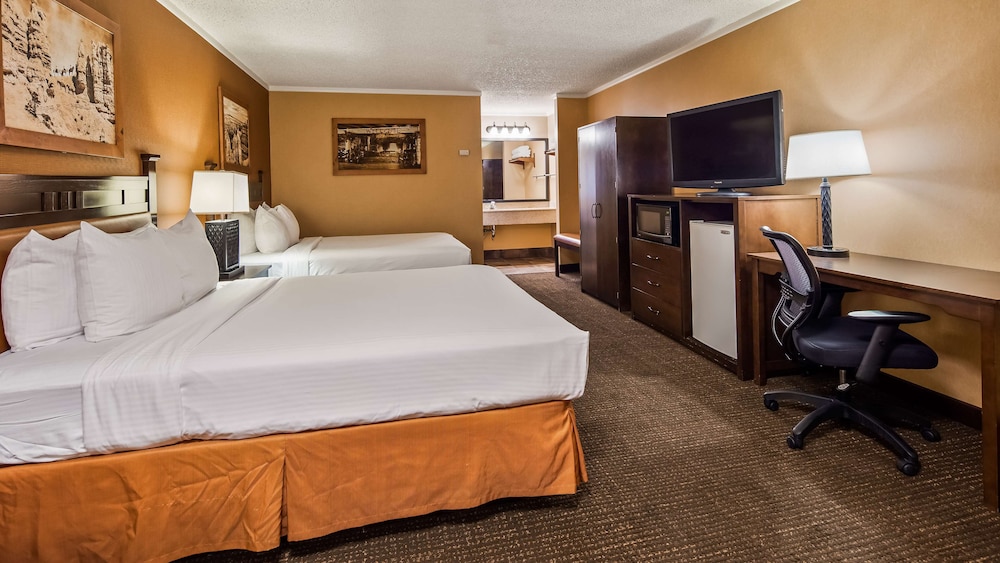 Standard Room, Multiple Beds, Accessible, Non Smoking - Photo 3