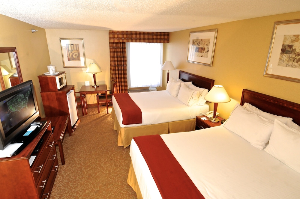 Standard Room, 2 Queen Beds - Photo 2