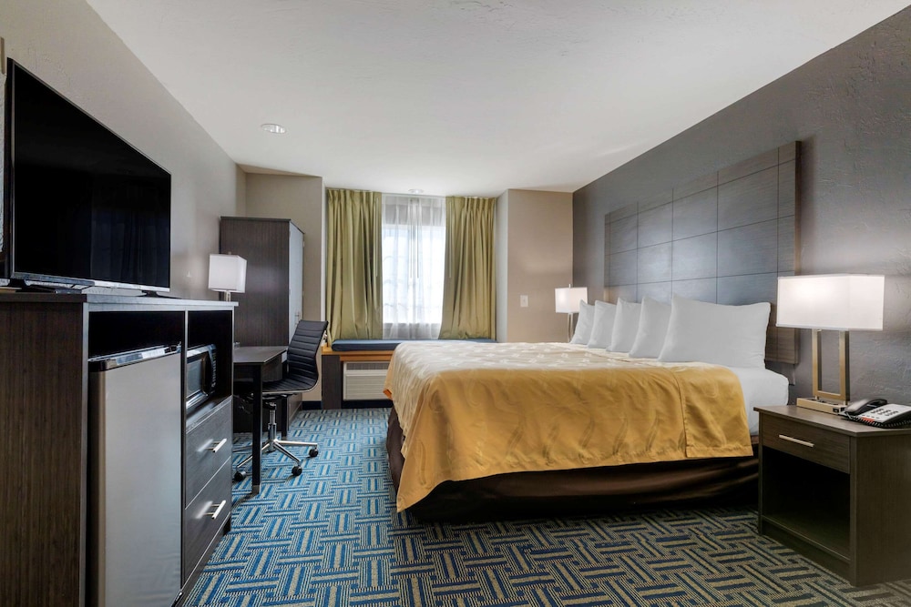 Standard Room, 1 King Bed, Non Smoking - Photo 3