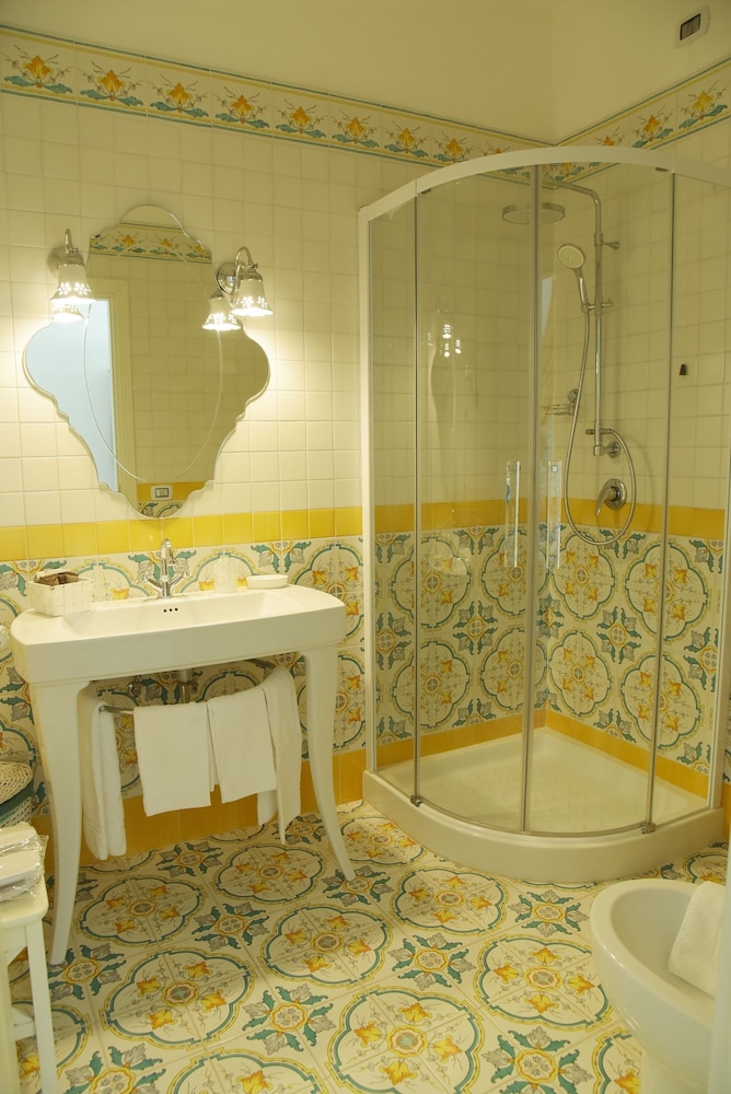 Deluxe Double Room, 1 Double Bed photo 3