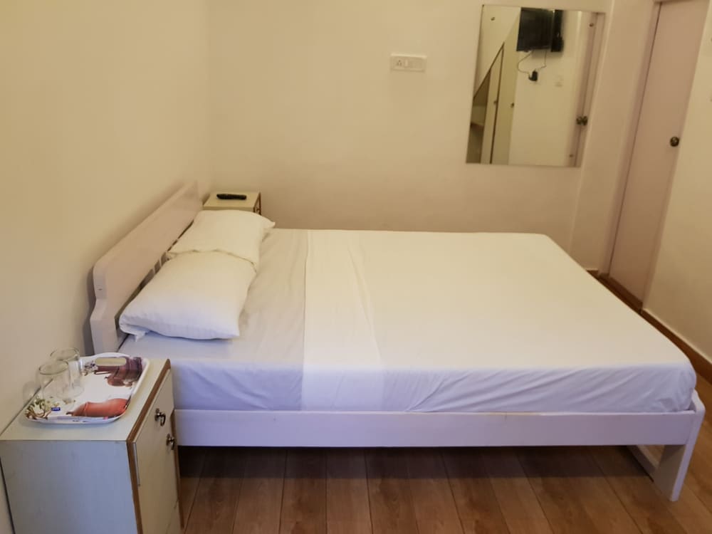 Double or Twin Room, 1 Double or 2 Twin Beds, Balcony, Garden View photo 2