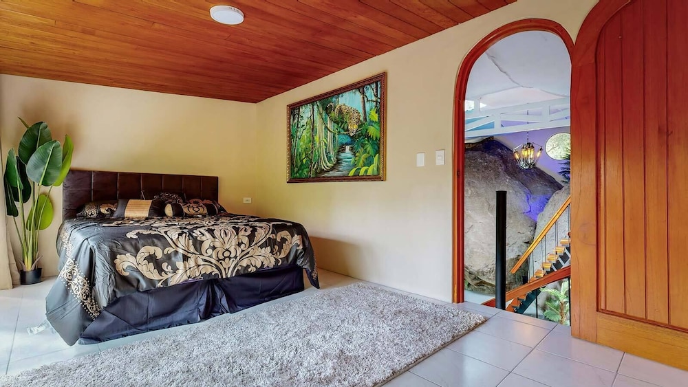 Luxury House photo 1