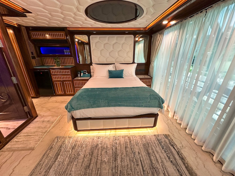 Elite Double Room, Balcony, Sea View photo 3