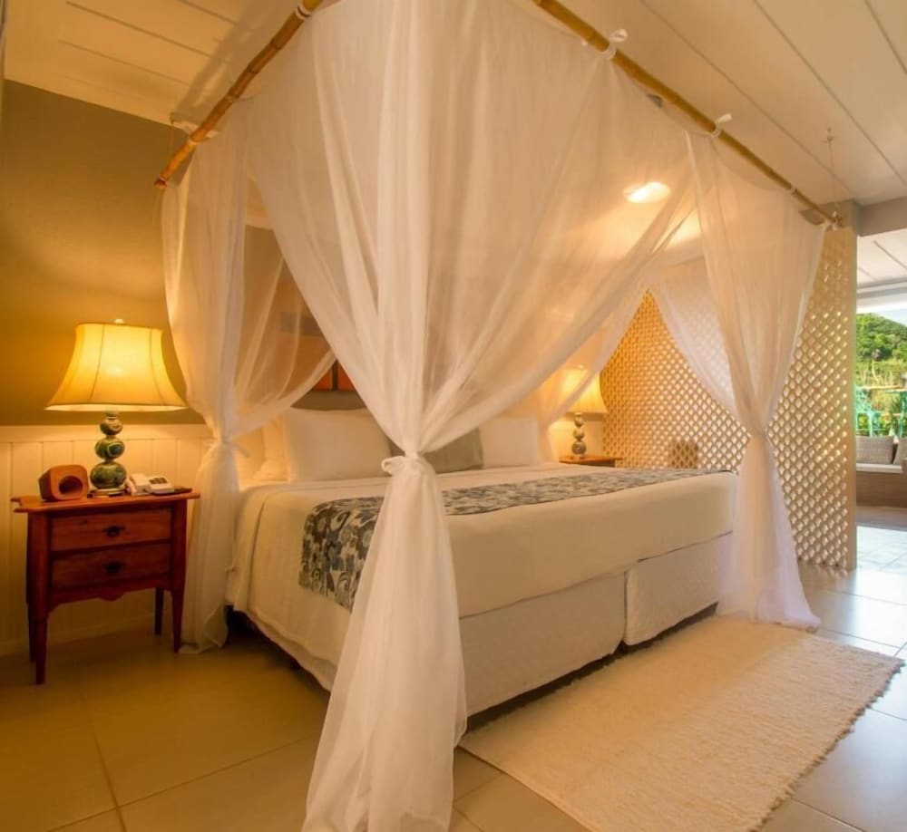 Suite, 1 King Bed, Hot Tub, Partial Ocean View photo 3