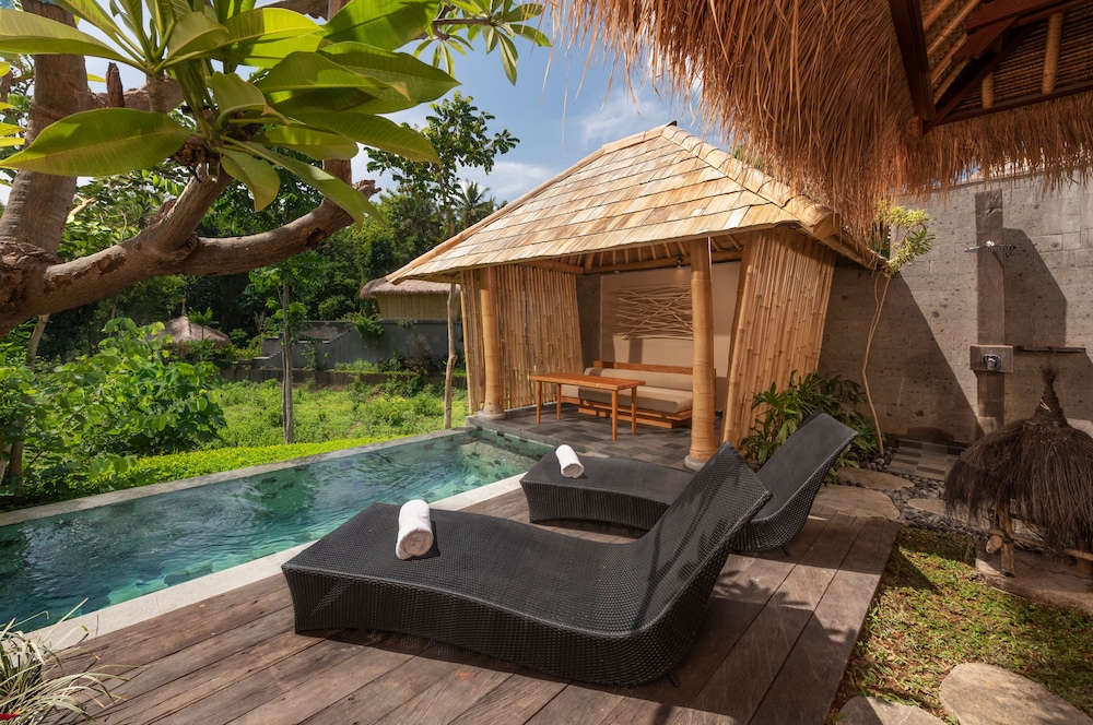 Hillside Pool Suite photo 2