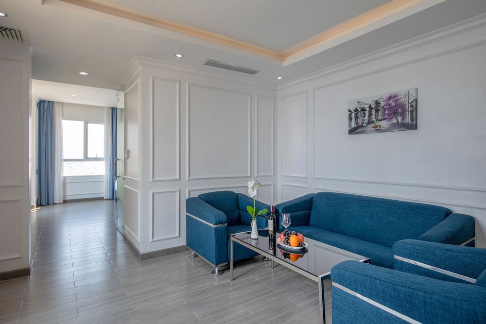 Family Triple Room, City View