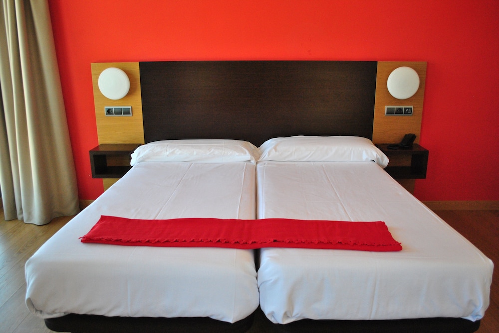 Economy Twin Room, 2 Twin Beds photo 3