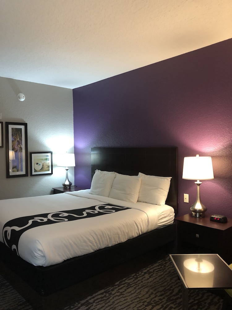 Room, 1 King Bed, Non Smoking - Photo 2