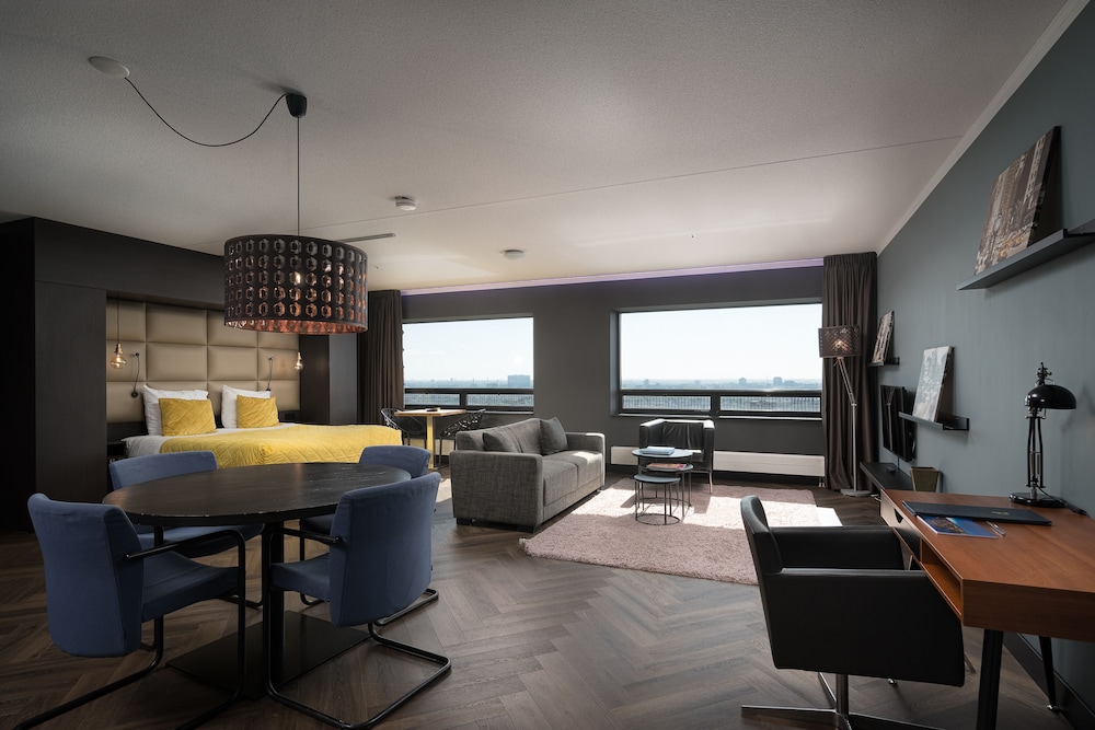 Panoramic Studio (30th floor 738)