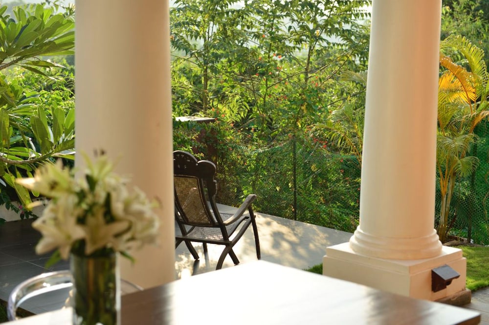 Romantic Villa, 1 Bedroom, Hill View, Poolside photo 3