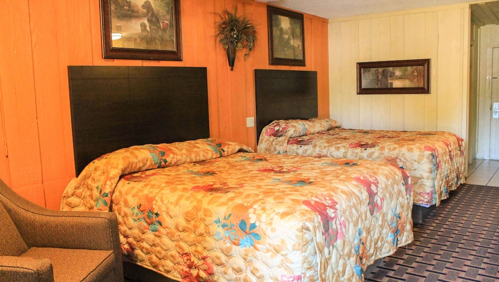 Room, 2 Queen Beds, Non Smoking - Photo 1