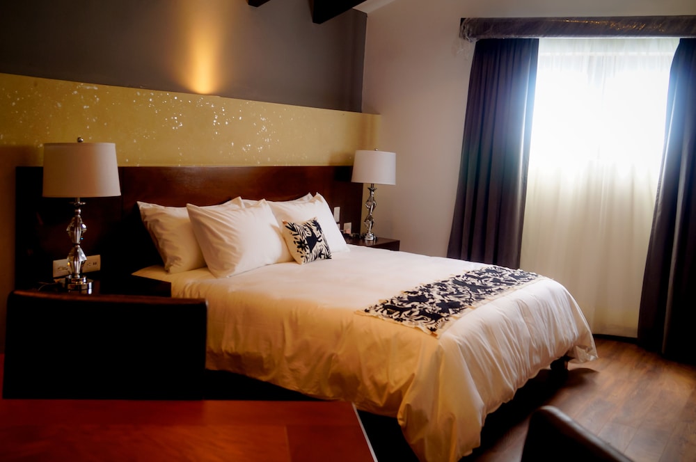 Master Suite, 1 King Bed, Non Smoking photo 1