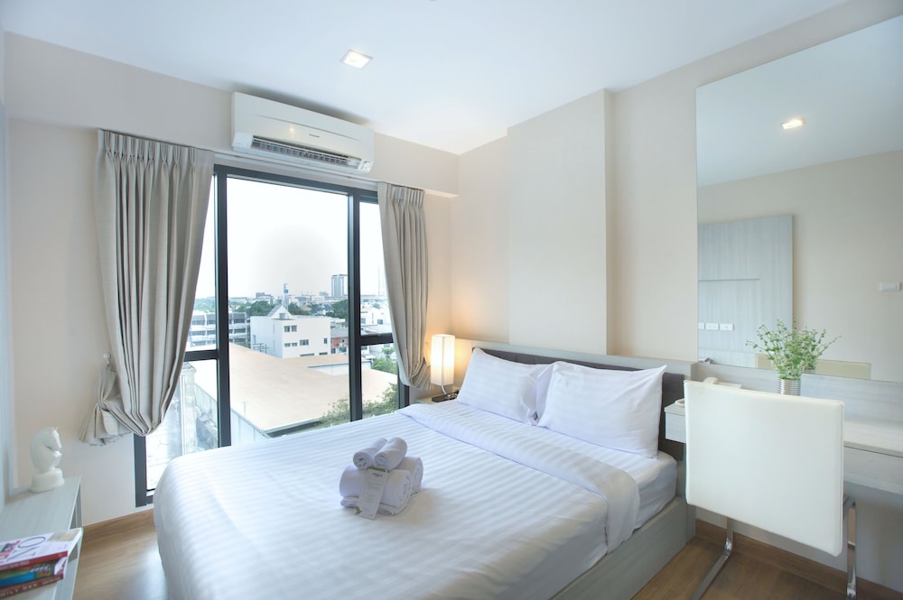 1 Bedroom Grand Suite, Pool View photo 3