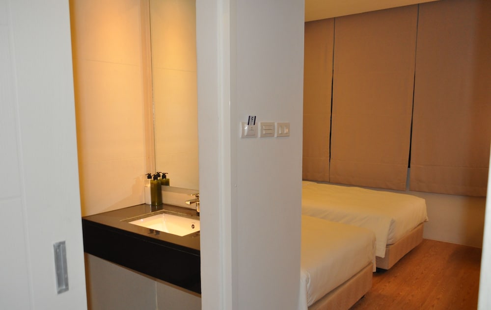 Premier Twin Room photo 3