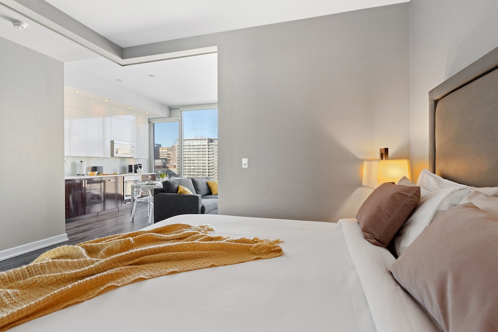 Premier, One Bedroom King Suite photo 1