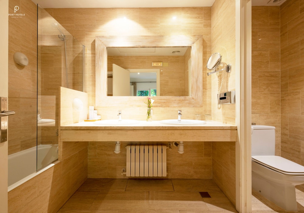 Family Suite (1 Adult + 1 Child)