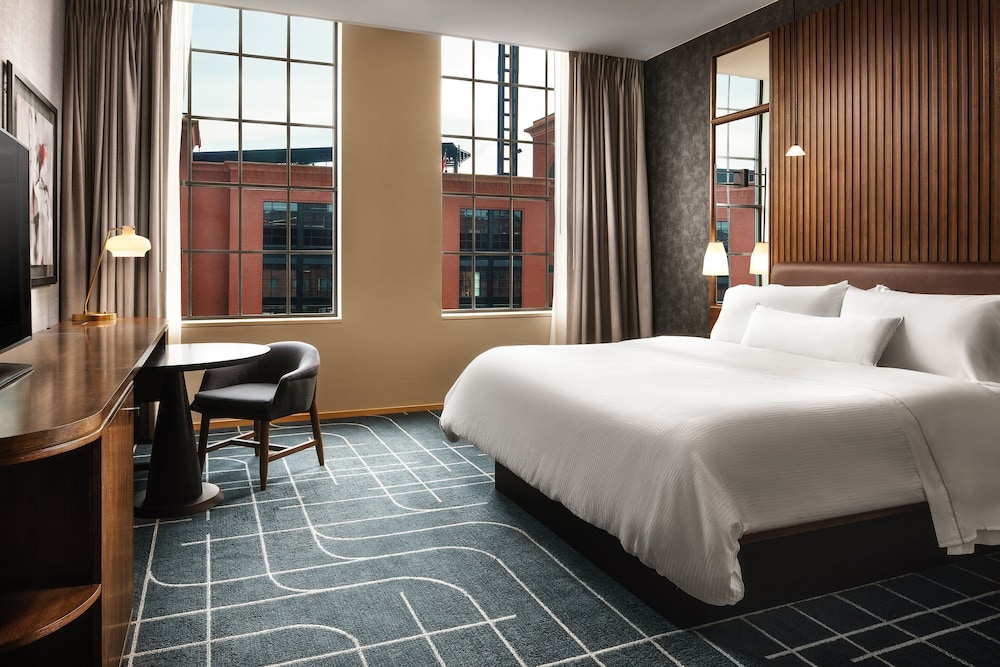Club Room, 1 King Bed - Photo 1