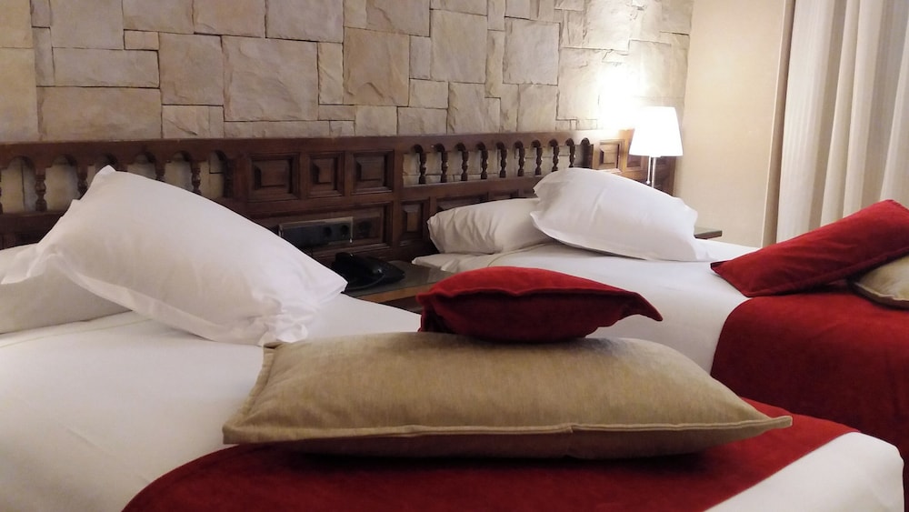 Classic Twin Room - Photo 2