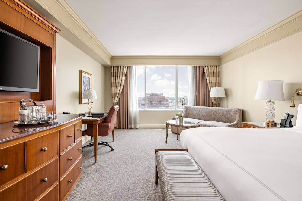 Room, 1 King Bed, Accessible - Photo 3