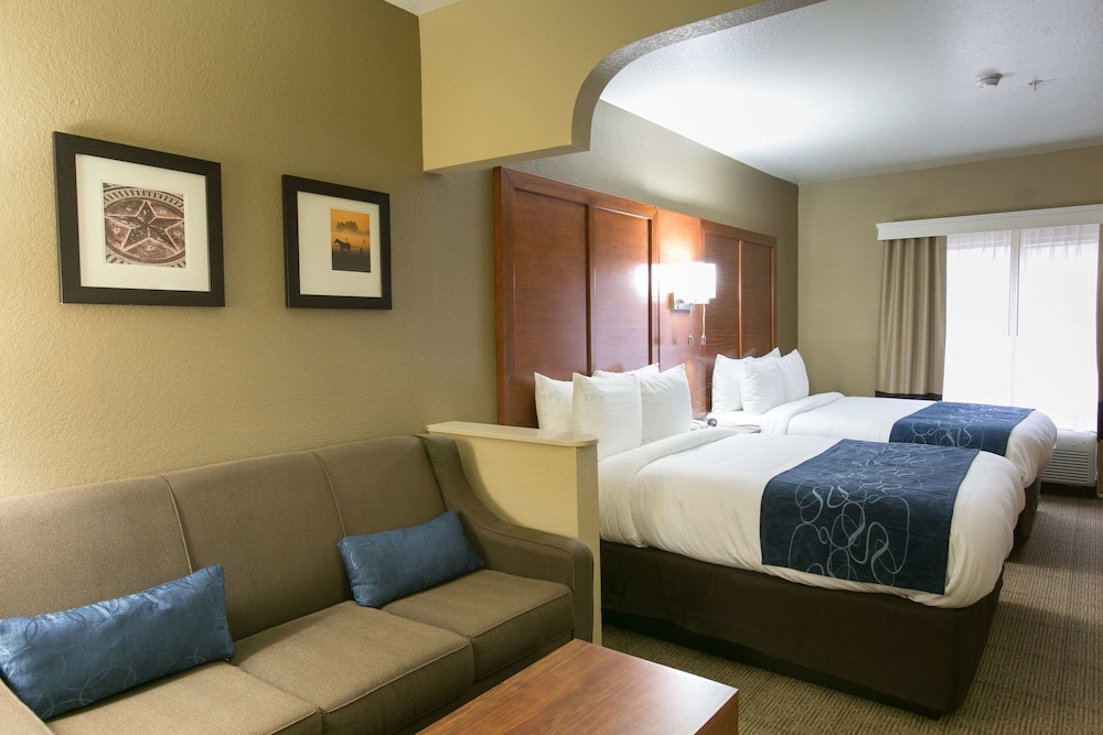 Suite, 2 Queen Beds - Photo 1