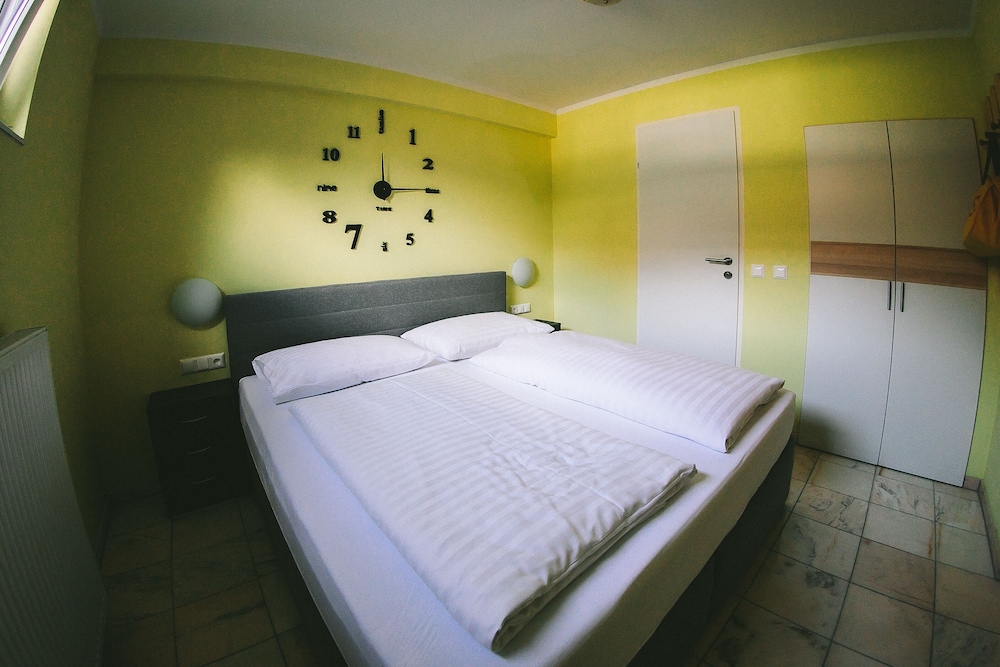 Apartment, Multiple Beds, Non Smoking photo 2