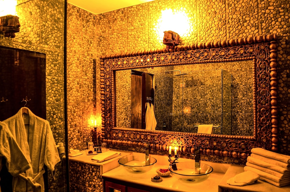 Queens Room - Photo 2
