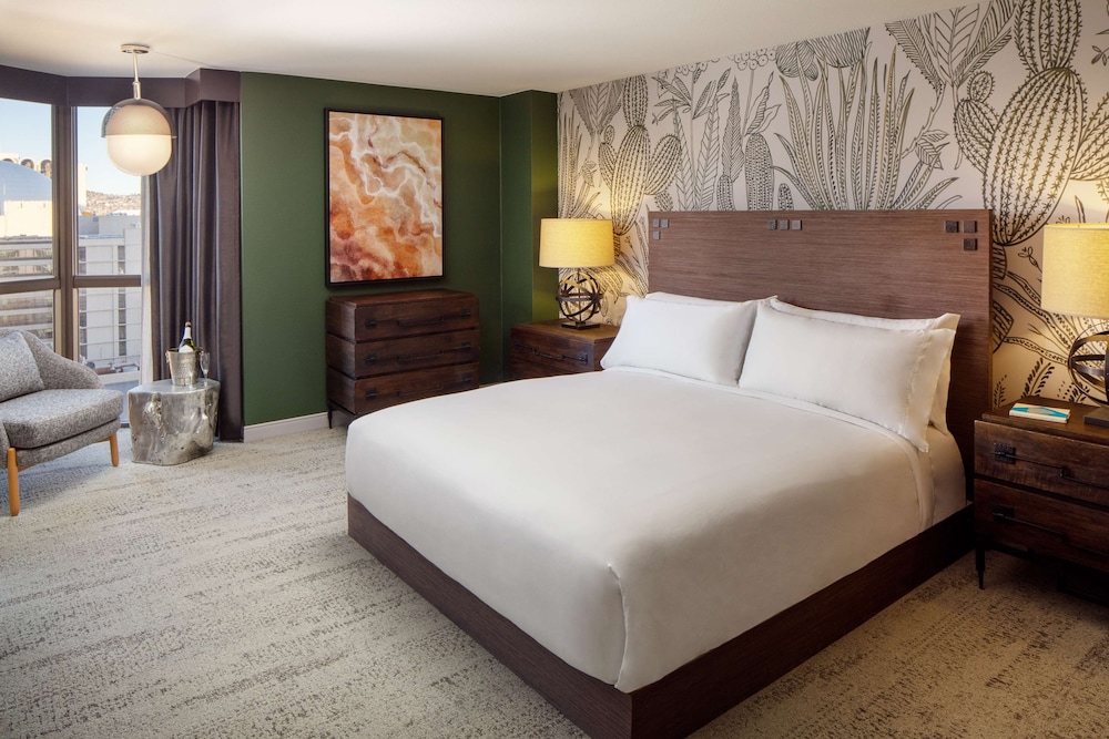Room, 2 Bedrooms, Accessible (Mobility & Hearing, Roll-in Shower)