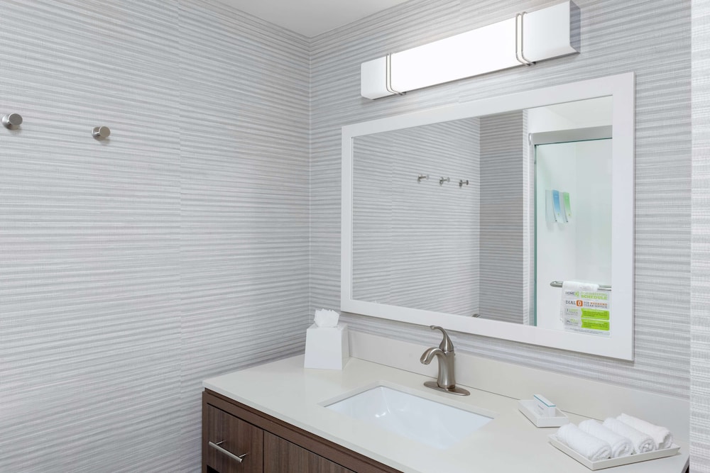 Suite, 1 King Bed, Accessible (Mobility & Hearing, Roll-in Shower) thumbnail 6