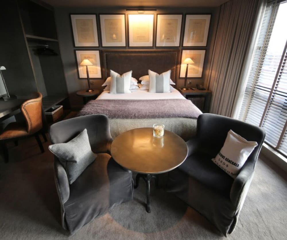Superior Room, 1 King Bed photo 3