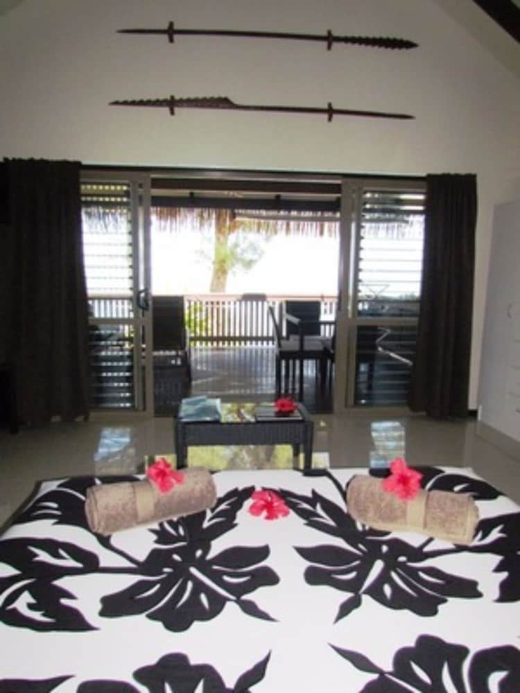 Beachfront Villa C photo 1