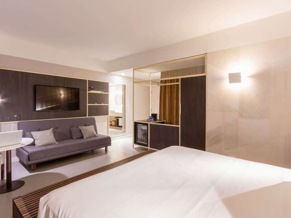 Family Suite, 1 King Bed with Sofa bed - Photo 8