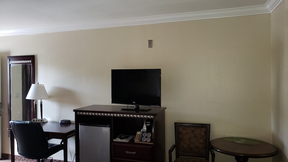 Deluxe Room, 1 King Bed, Non Smoking - Photo 6