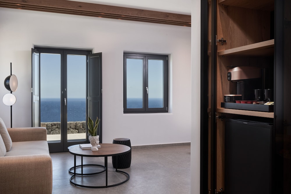 Honeymoon Suite with Private Pool, Sea View - Photo 7
