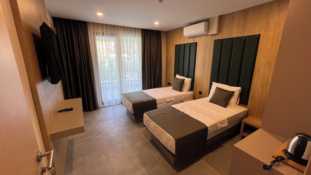 Deluxe Room, Multiple Beds photo 1
