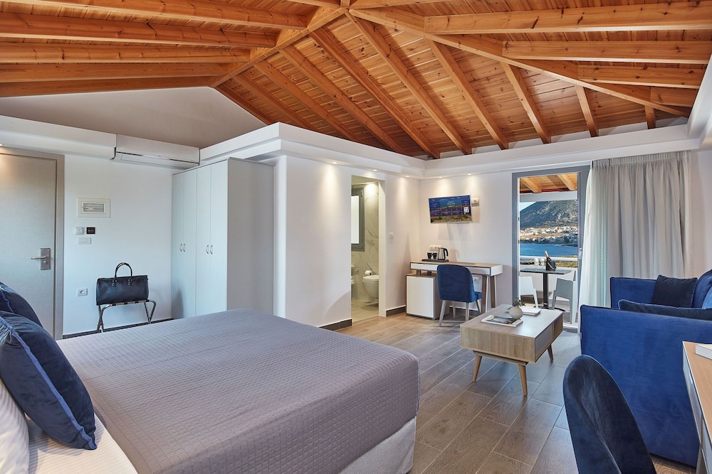 Deluxe Suite, Sea View photo 1