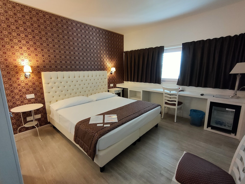 Economy Double or Twin Room, 2 Bedrooms, Refrigerator, City View