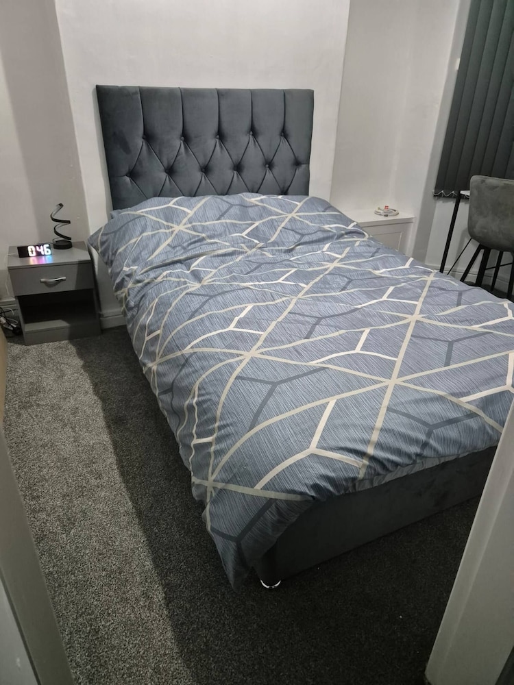 House, 3 Bedrooms, Smoking